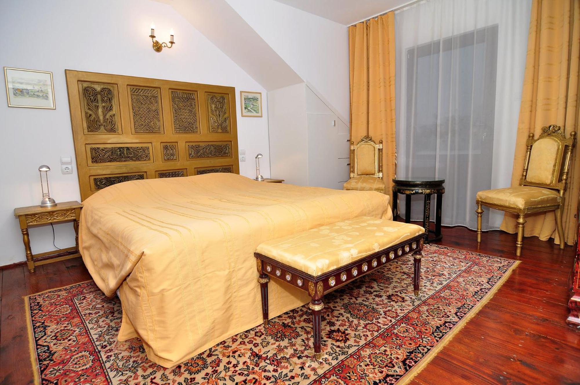 Bed & Breakfast Popamuseum Tarpesti Strada Muzeului Nr 28 Tîrpeşti Exterior foto